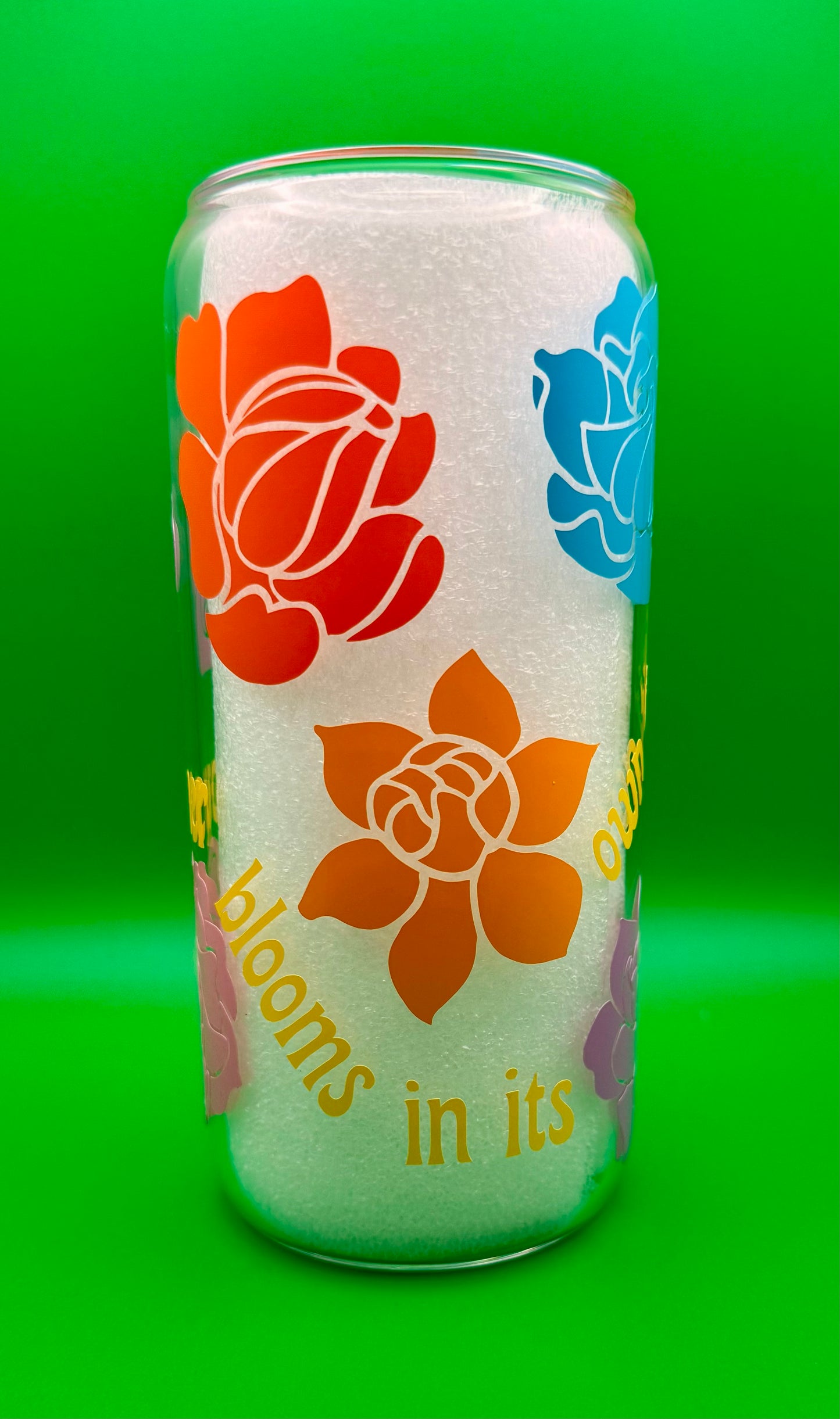 “Every Flower Blooms in Its Own Time” Glass Can – 20 oz with Bamboo Lid & Stainless Steel Straw