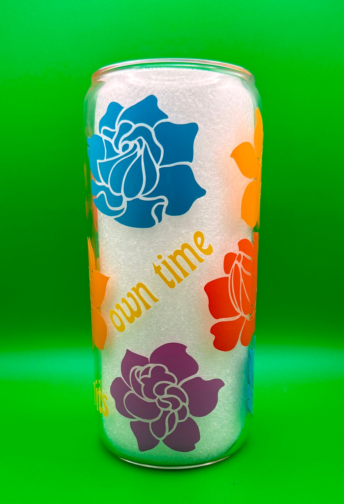 “Every Flower Blooms in Its Own Time” Glass Can – 20 oz with Bamboo Lid & Stainless Steel Straw