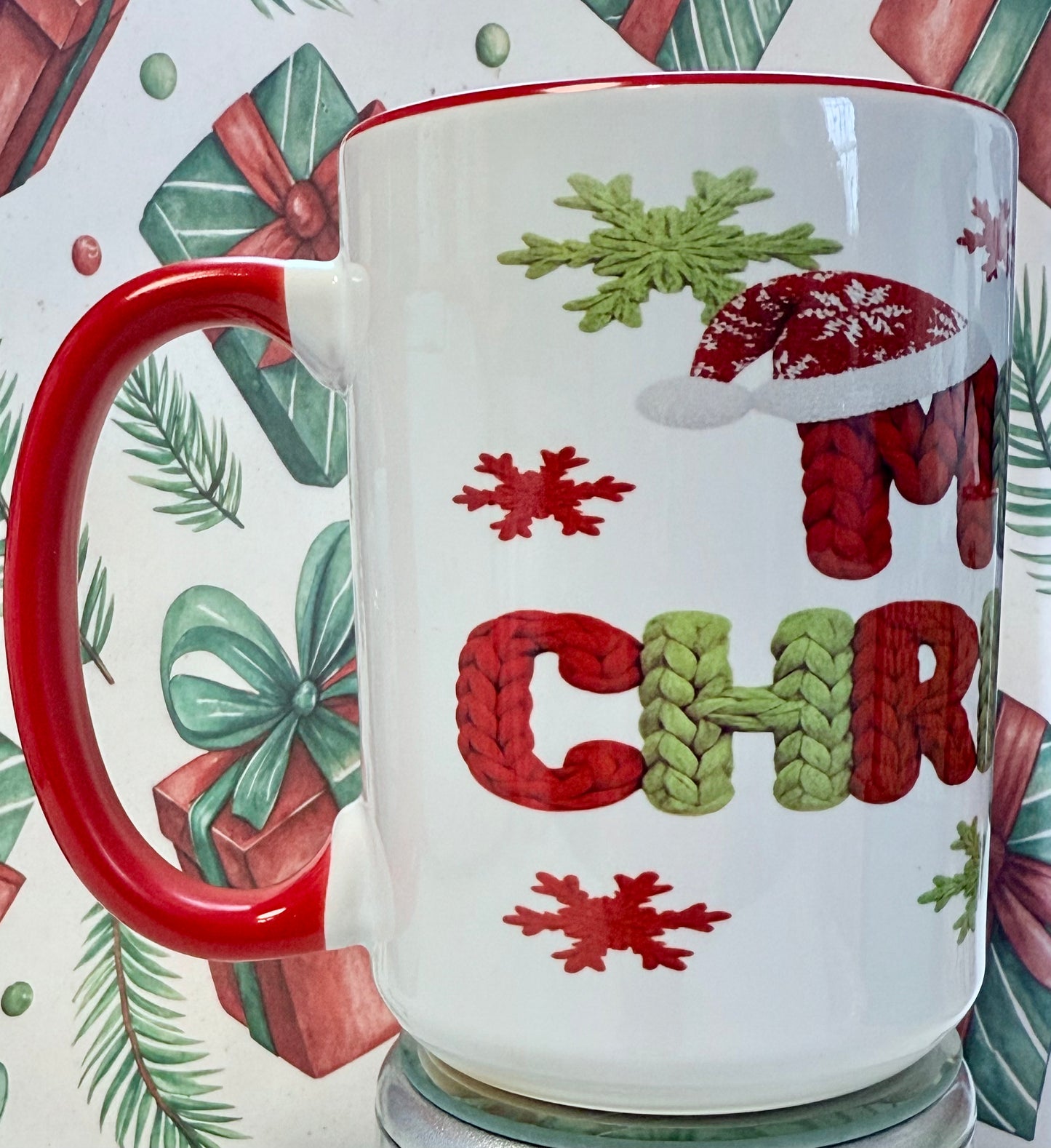 Merry Christmas Crocheted Mug – 15 oz (Red interior, red handle)