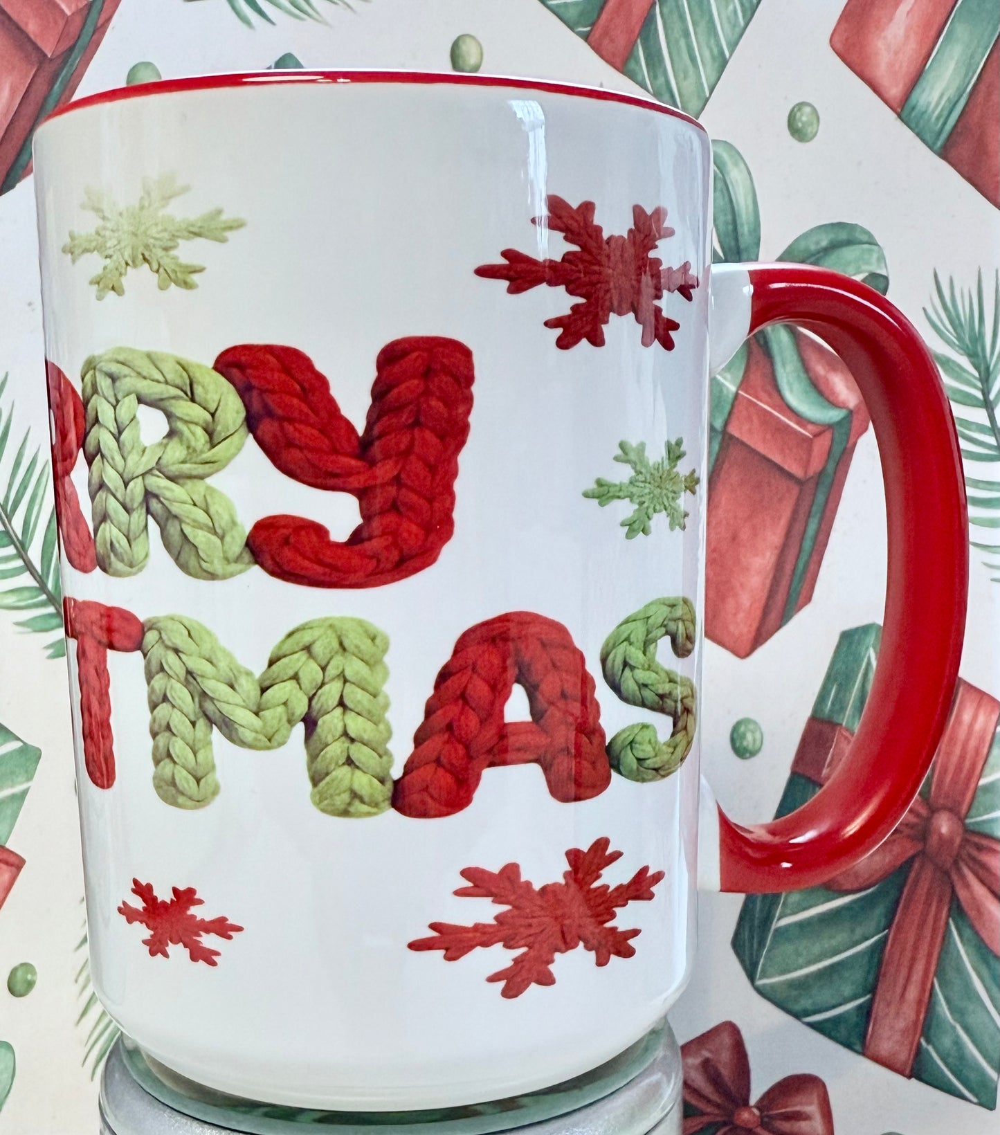 Merry Christmas Crocheted Mug – 15 oz (Red interior, red handle)